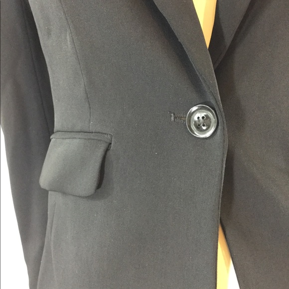 H&M Modern Classic Blazer - Picture 2 of 4